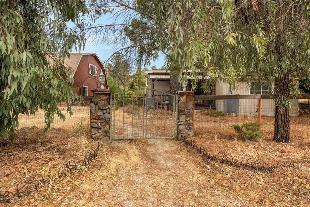 39423 Calle El Jornado, Green Valley