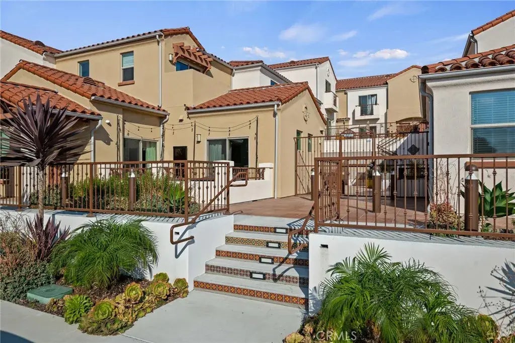 44 Coronado Street 202, Ventura