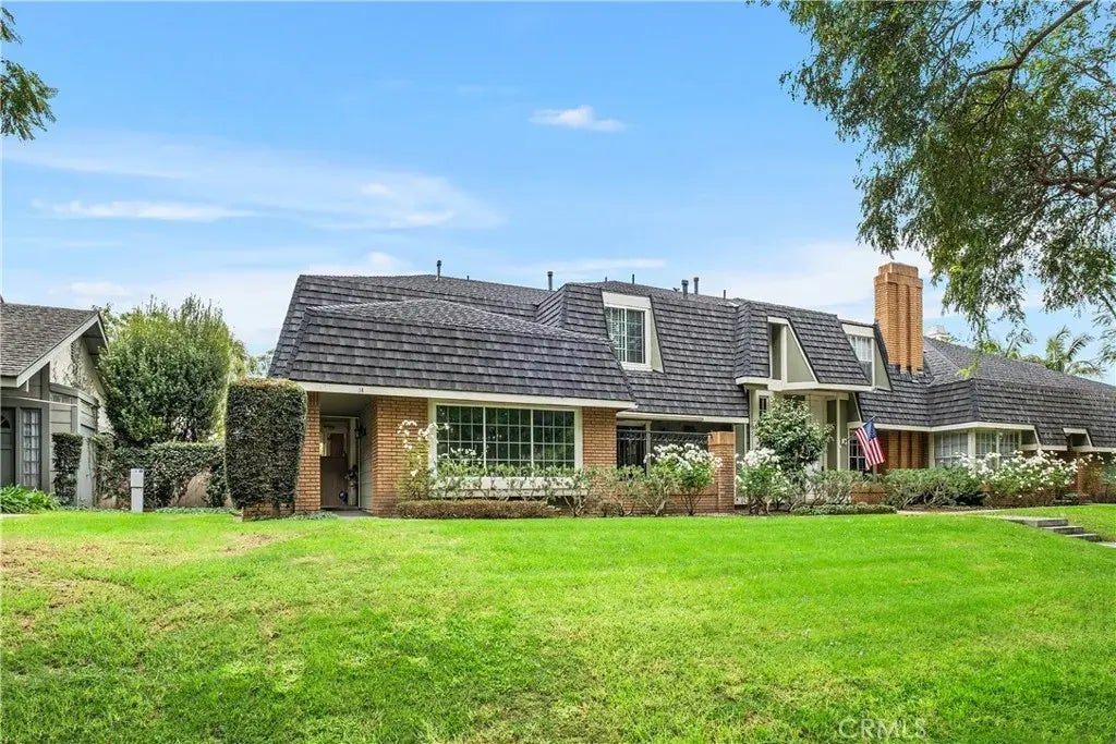 16 E Yale Loop 28, Irvine