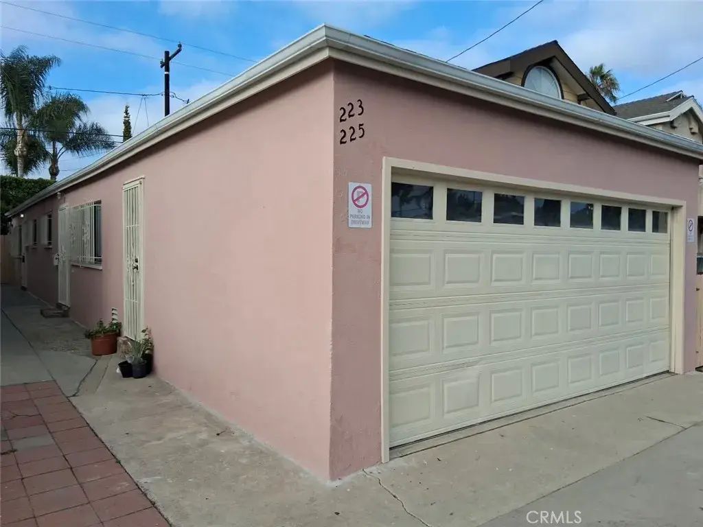 223 E Pleasant Street, Long Beach