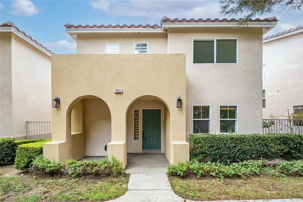 202 Cancion Way, Los Angeles