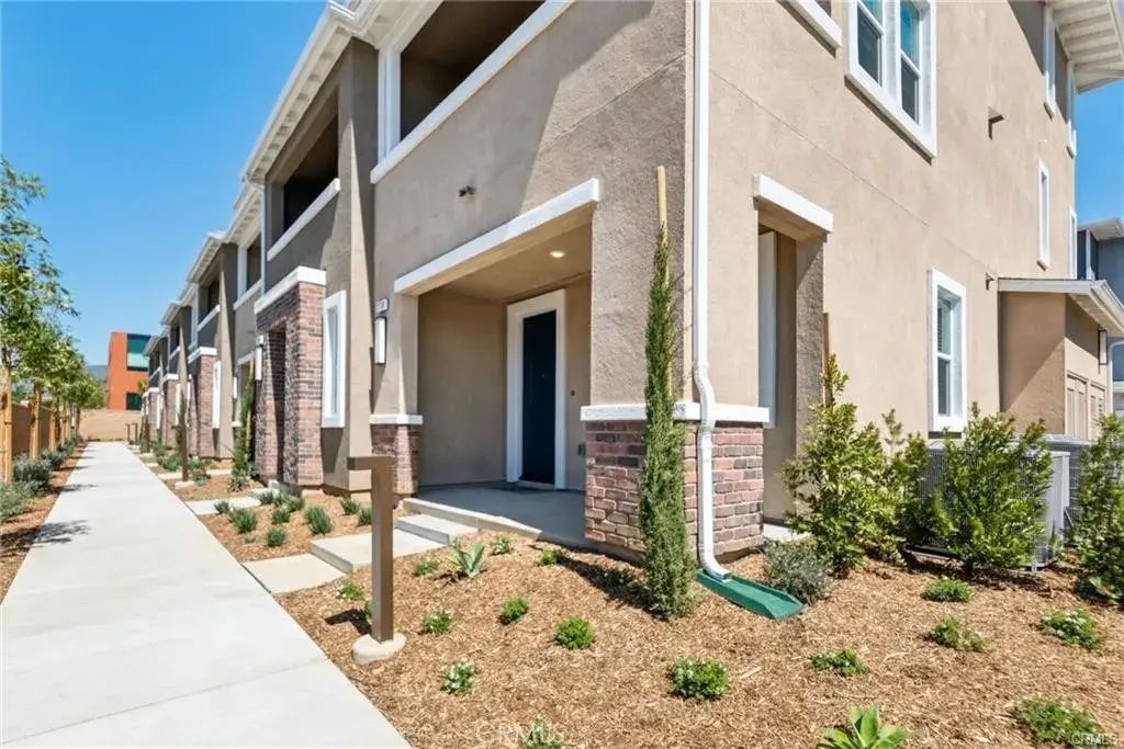 2718 Crozier, Pomona