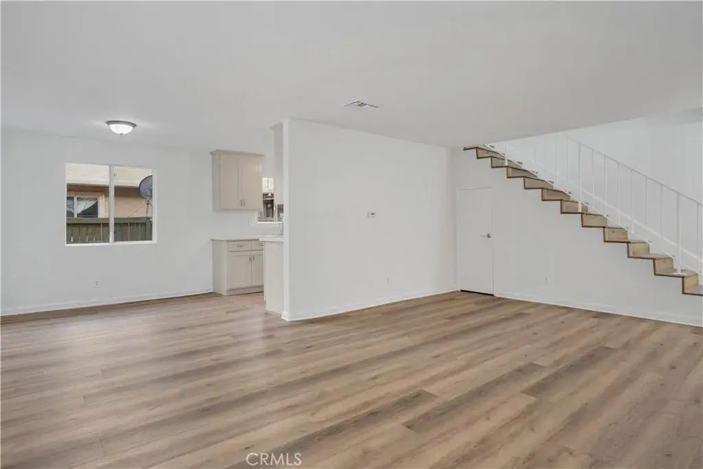 20214 Cohasset St. Unit #5, Winnetka