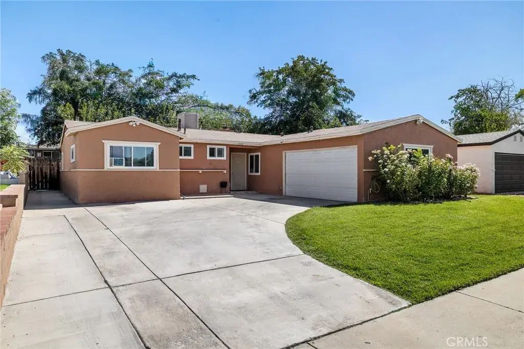 608 E Nugent St, Lancaster