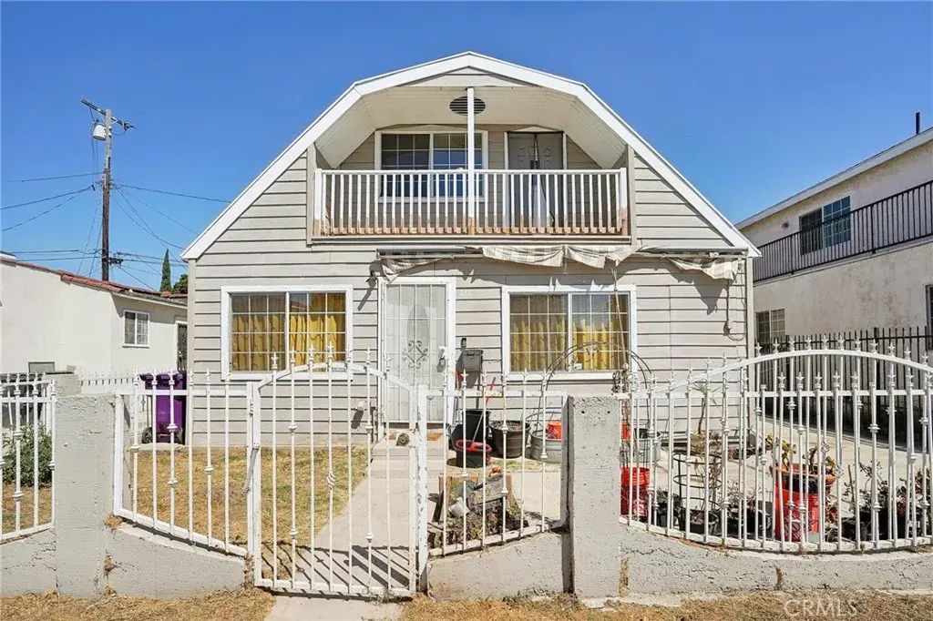1211 E Leigh Court, Long Beach