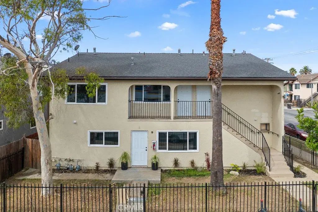 943 N Washington Place, Long Beach