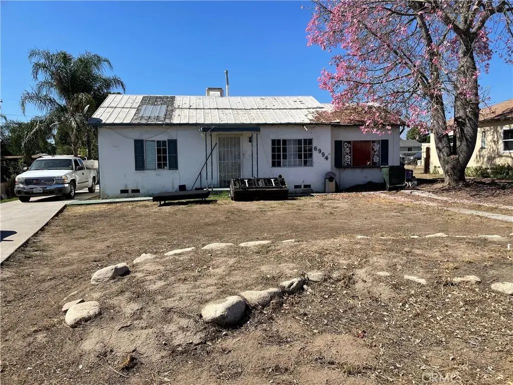 6994 Elmwood Road, Highland