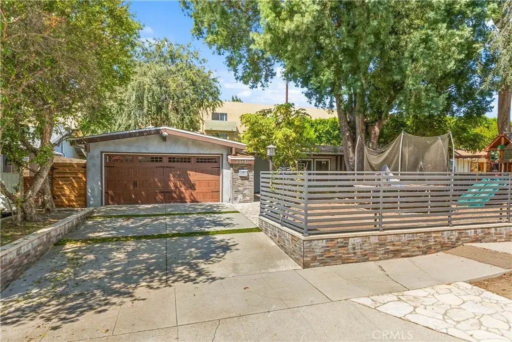 23151 Bigler Street, Woodland Hills