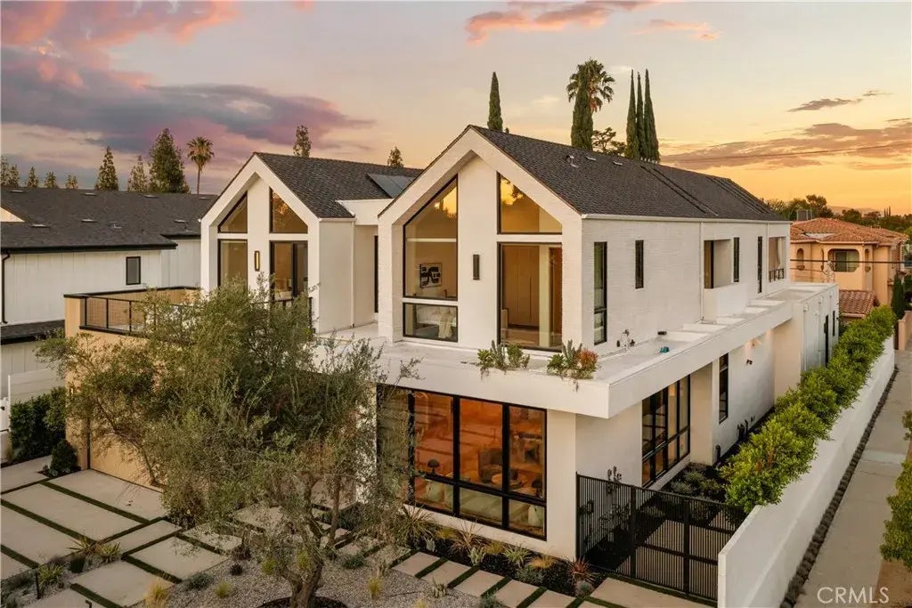 5004 S Enfield Avenue, Encino