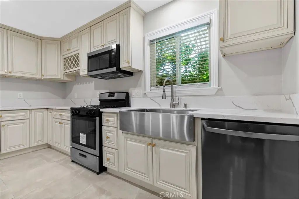 6711 Rhea Avenue A, Reseda