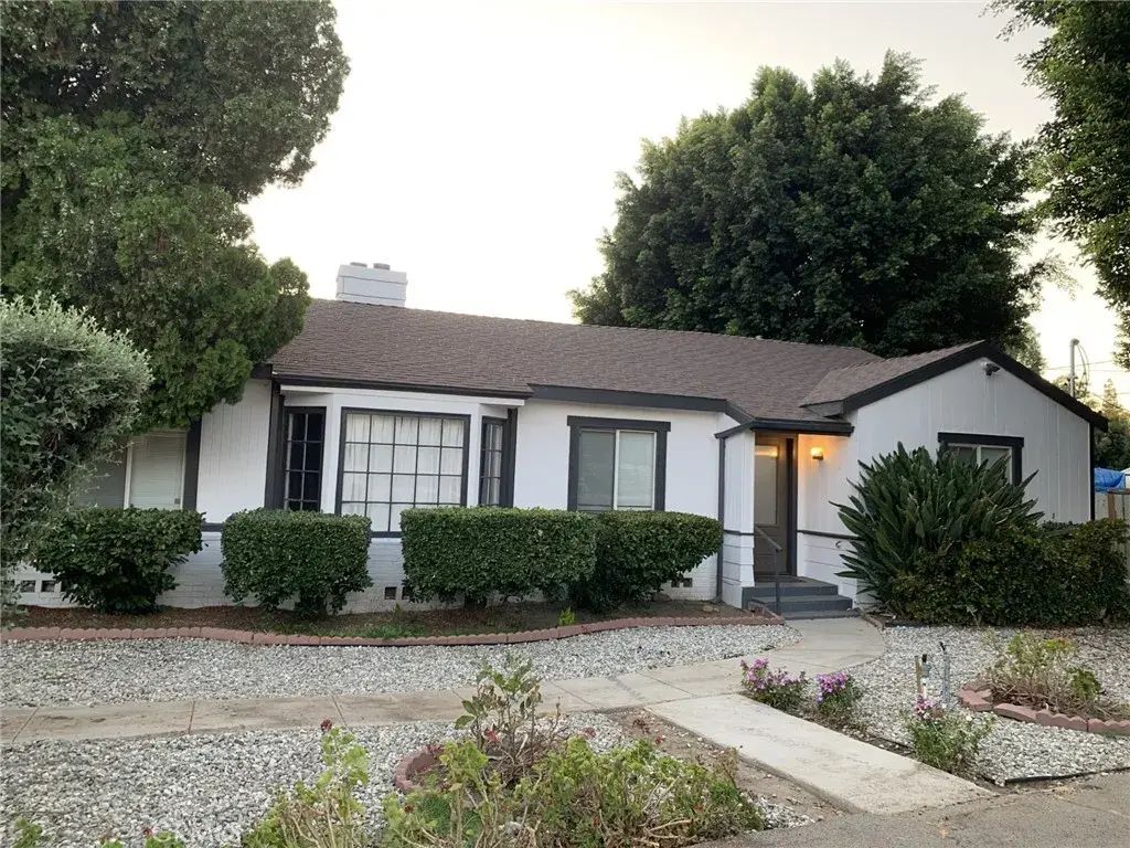 7233 Enfield, Reseda