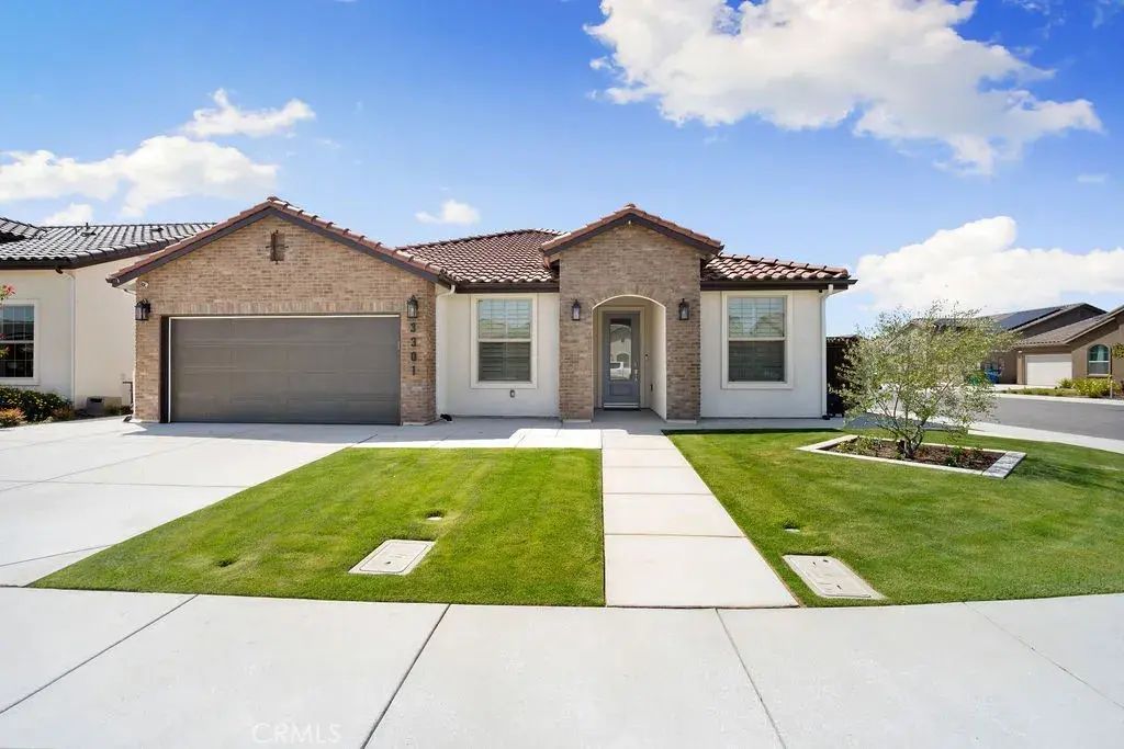 3301 Whispering Brook Lane, Shafter