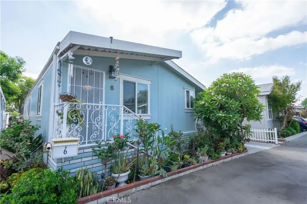 6545 Wilbur 6, Reseda