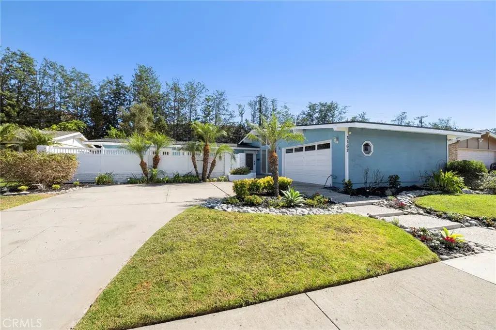 3162 Yellowtail Dr., Rossmoor