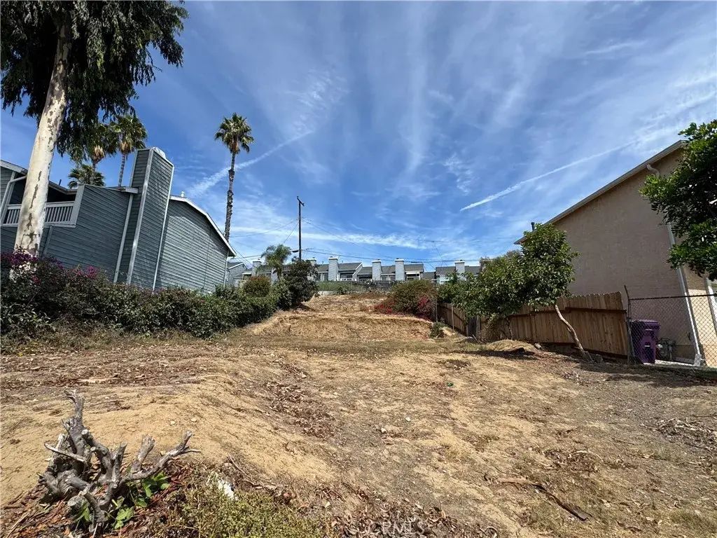 201 E Pepper, Long Beach