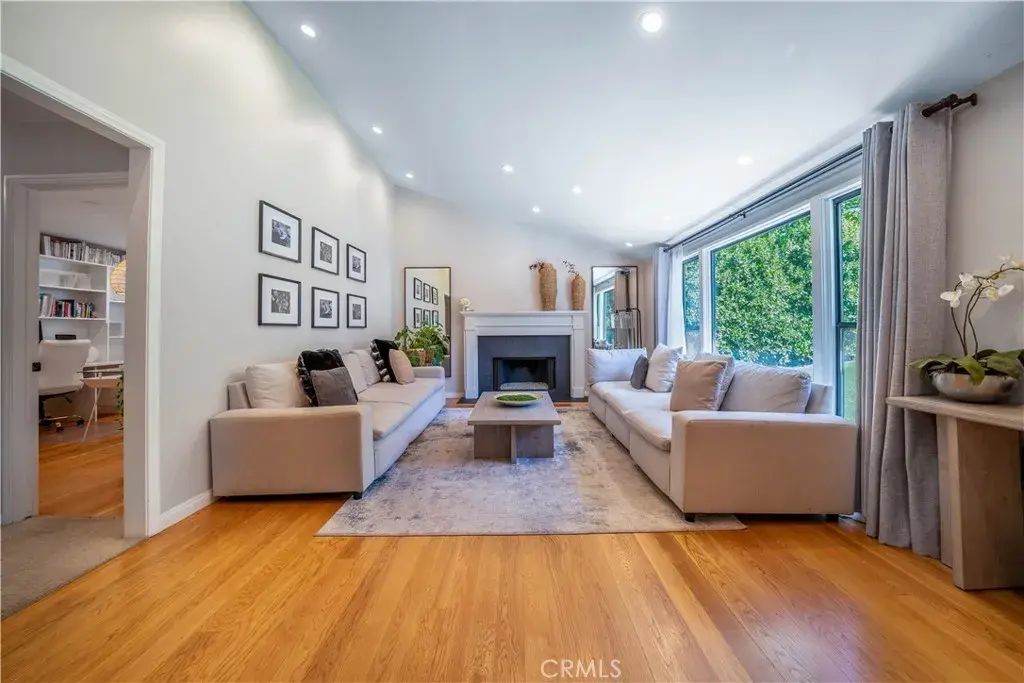 5150 Elvira, Woodland Hills