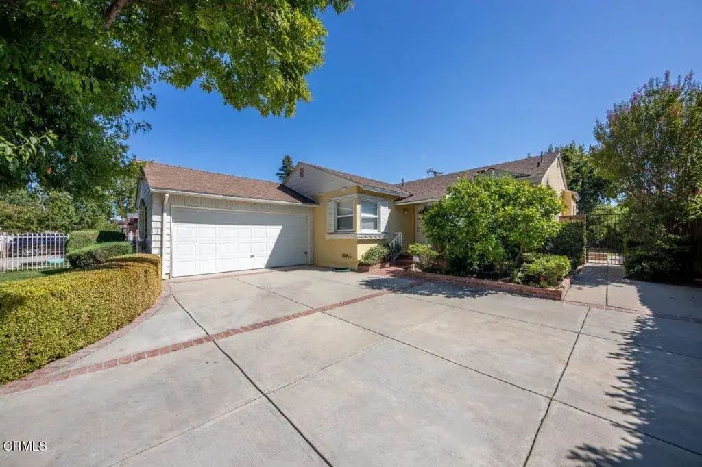 20450 Schoolcraft Street, Winnetka