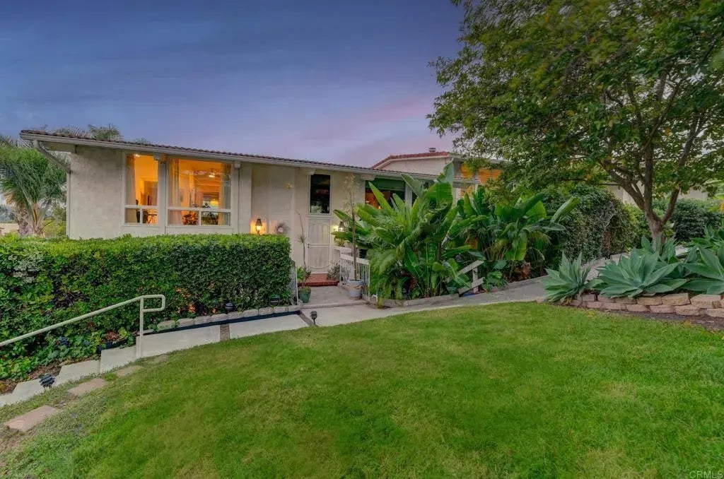 2323 Caringa Way 16, Carlsbad