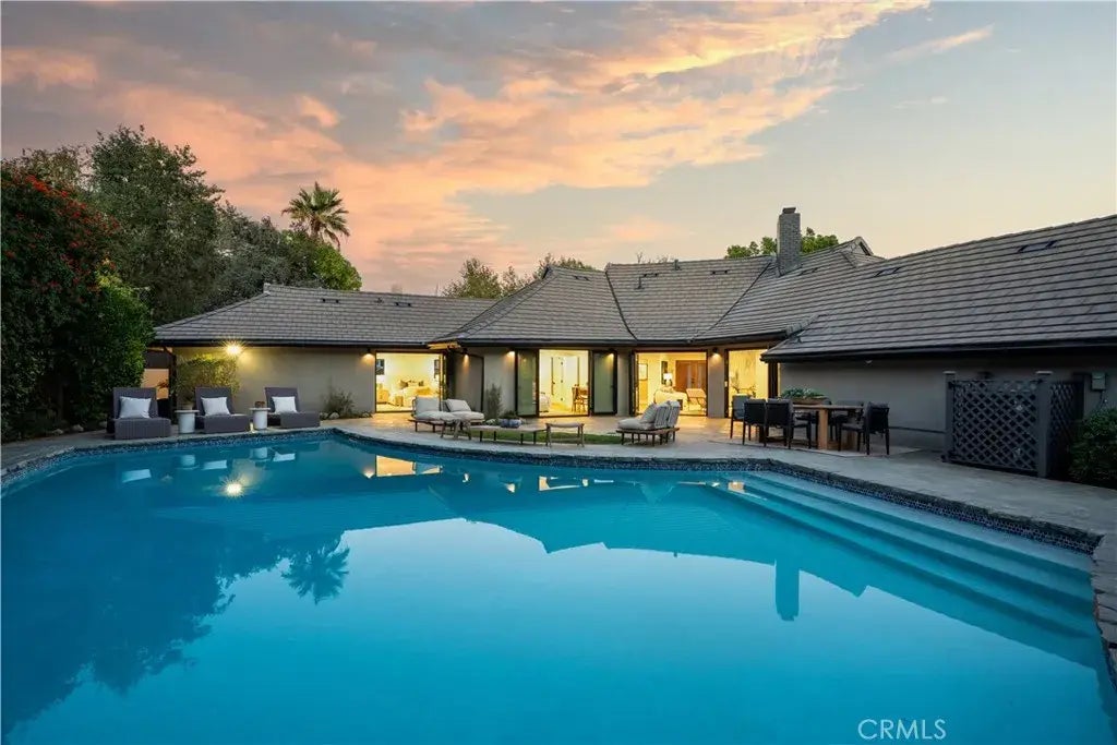 3389 Wrightview Place, Studio City