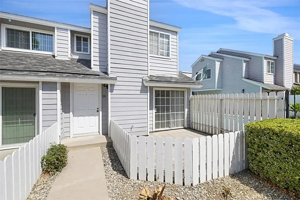 14380 Foothill Boulevard 24, Sylmar