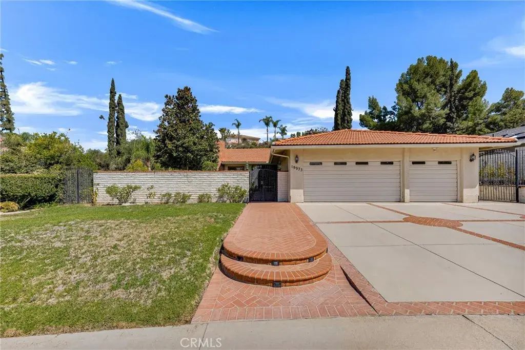 19933 Hiawatha Street, Chatsworth