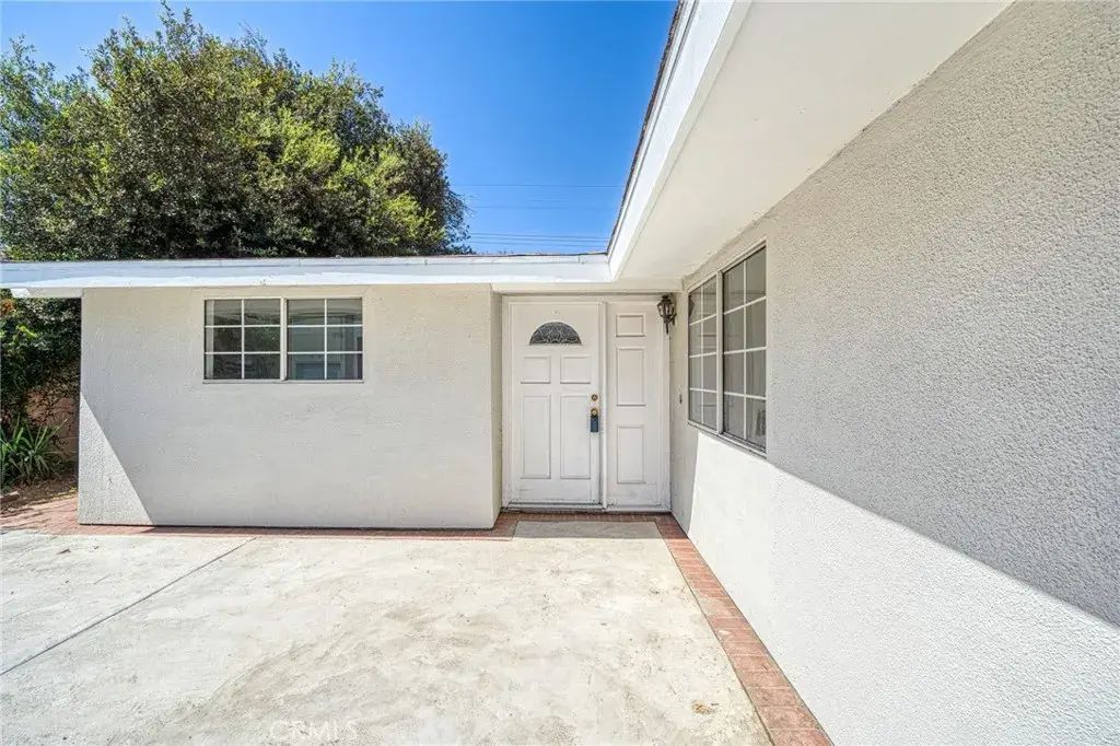 7831 Capistrano Avenue, West Hills