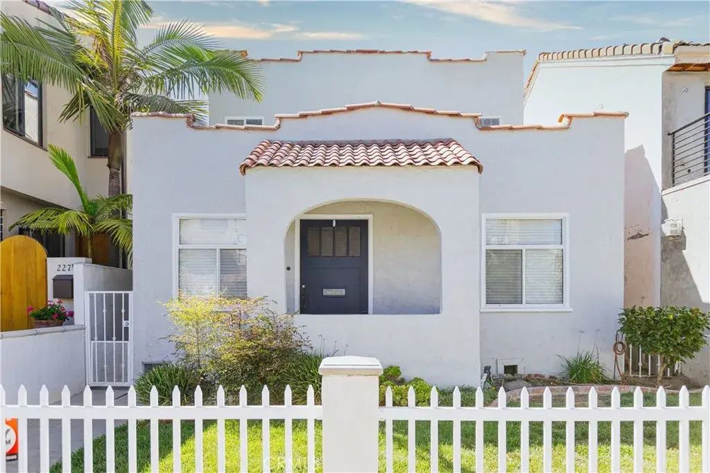 229 La Verne, Long Beach