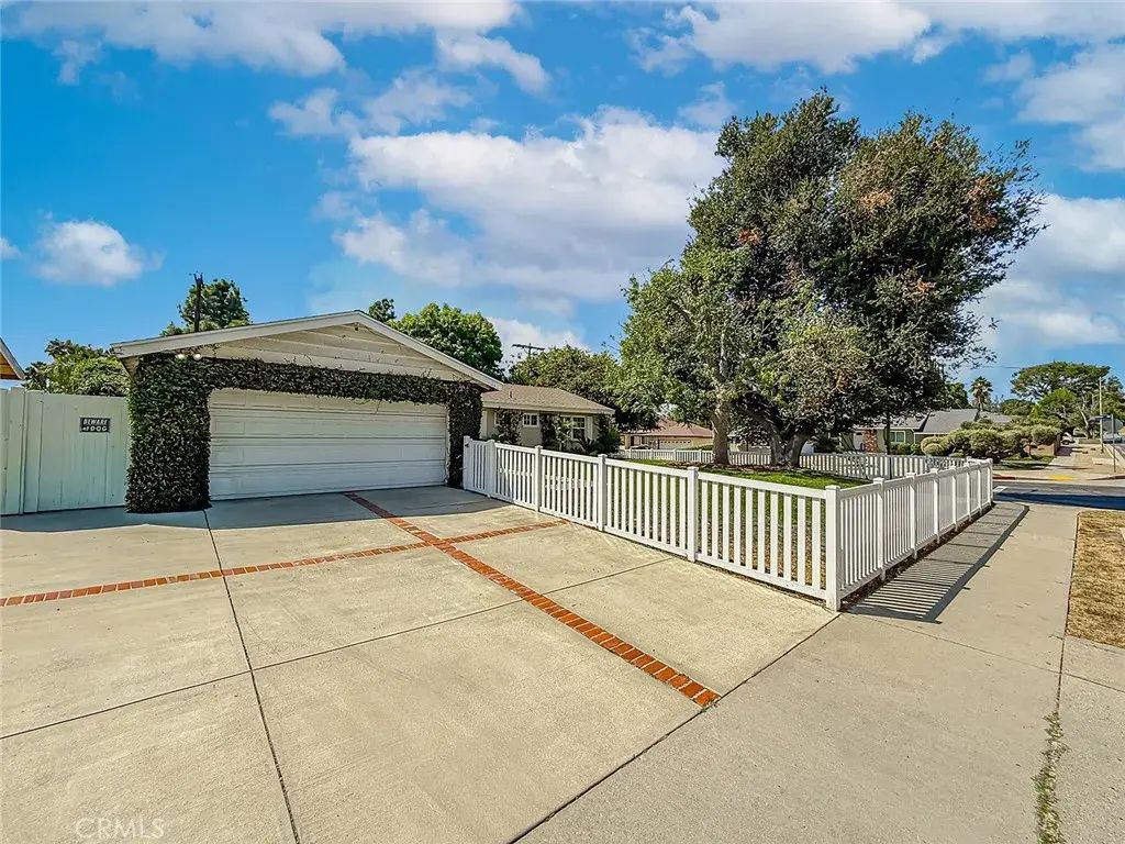 22180 Chase Street, West Hills