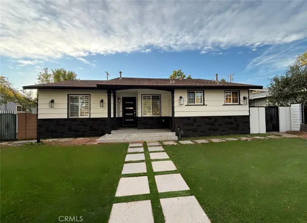 9123 Woodley, North Hills
