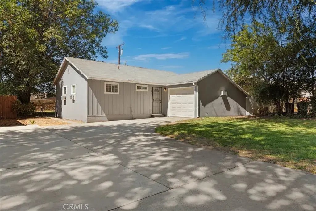 2386 Roxbury Dr, San Bernardino