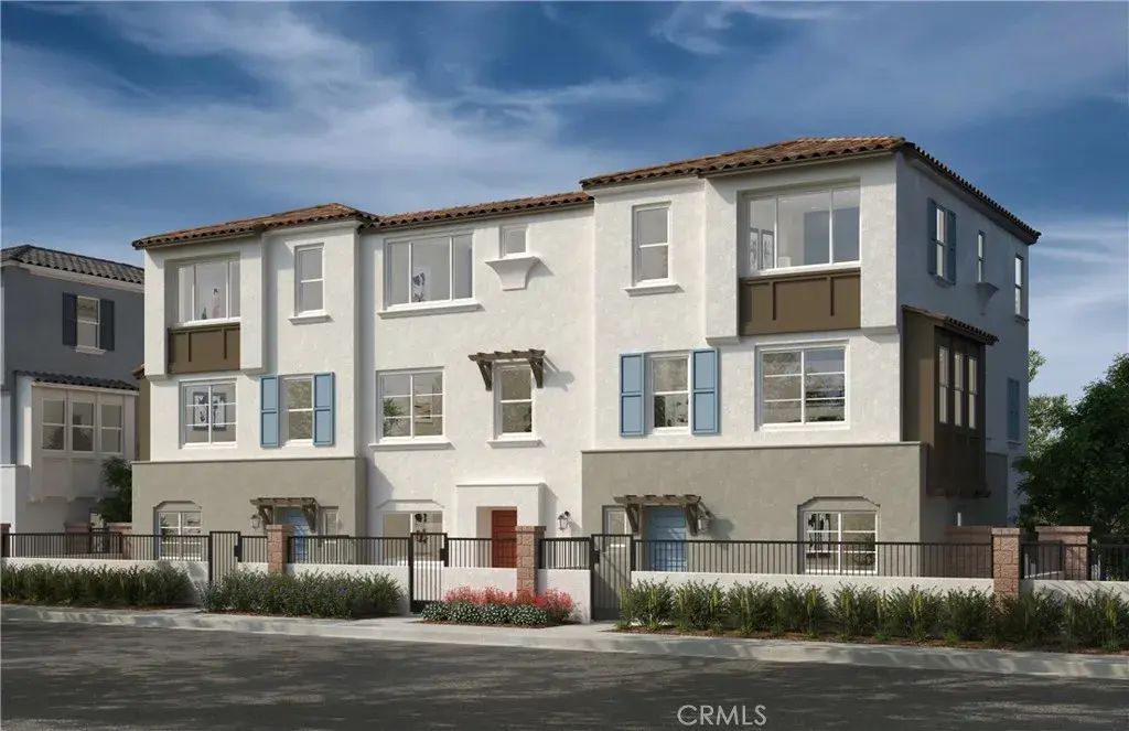 9330 Via Azul, Pico Rivera