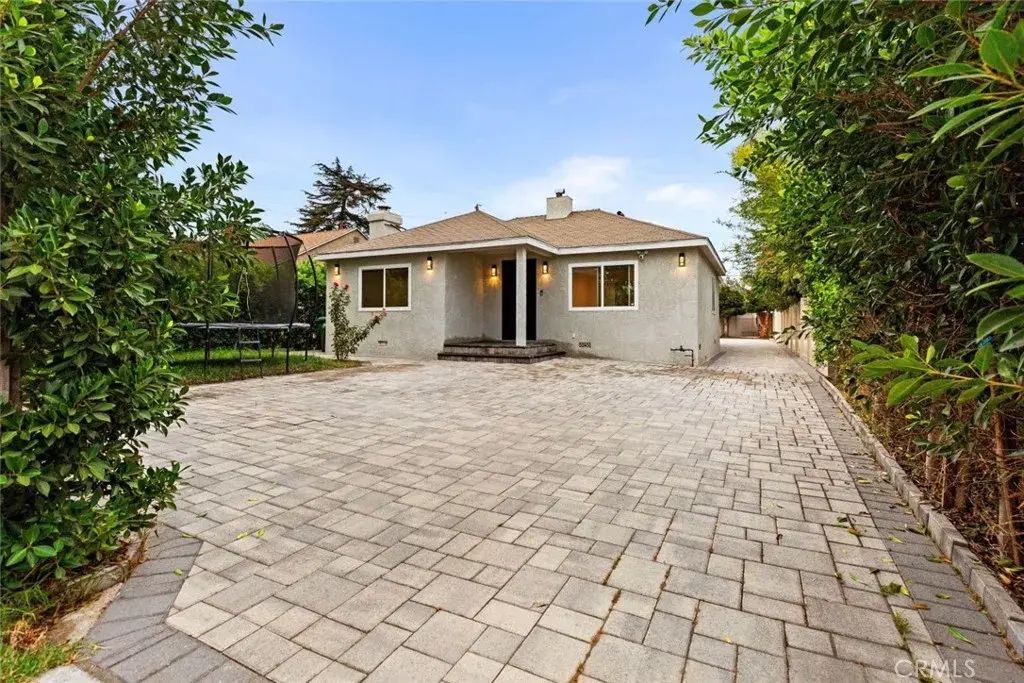 5954 Carpenter Avenue, Valley Village
