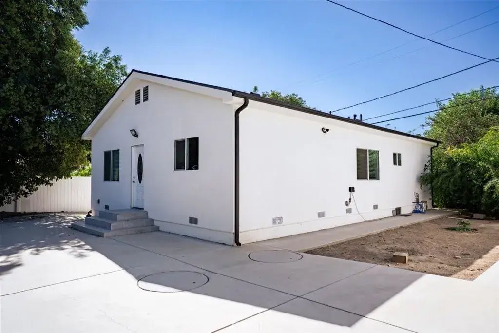 19562 Lanark Street, Reseda
