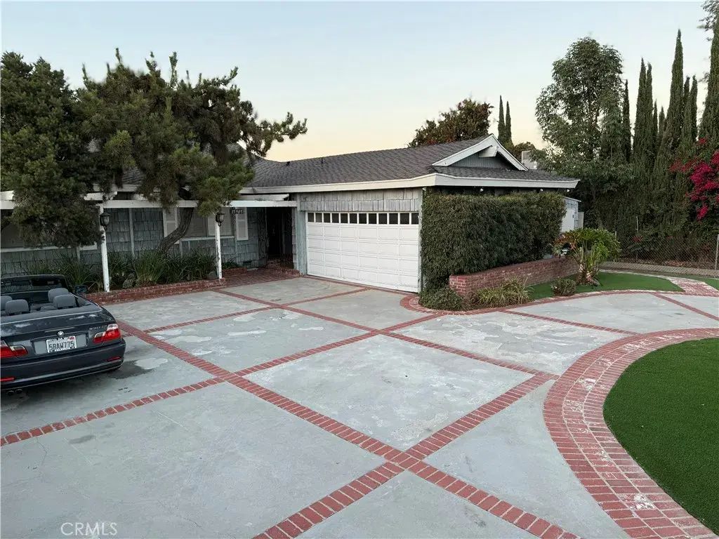 15905 Parthenia Street, North Hills