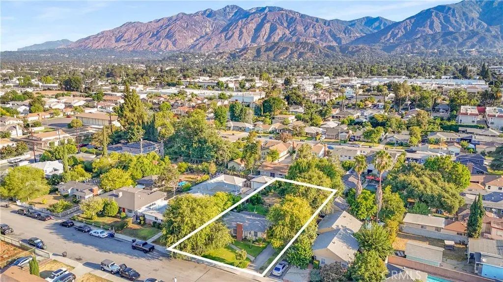 219 Montana Street, Monrovia