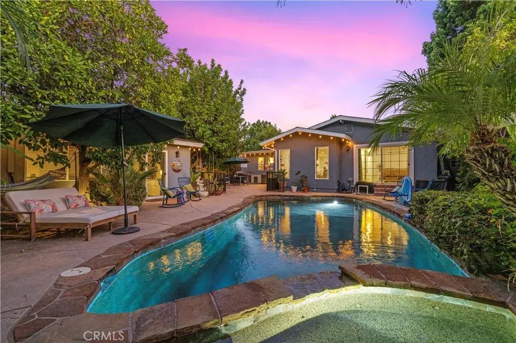 18933 Friar Street, Tarzana