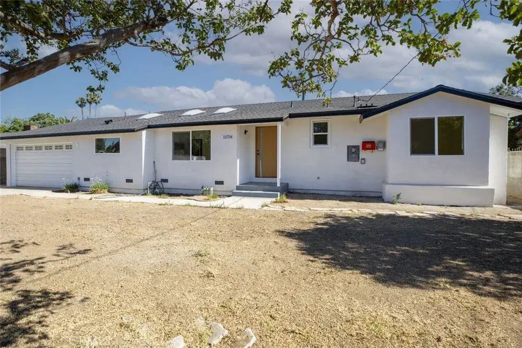 15724 Chase Street, North Hills