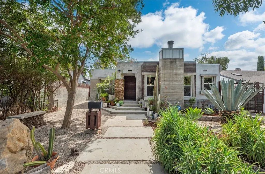 21914 Velicata, Woodland Hills