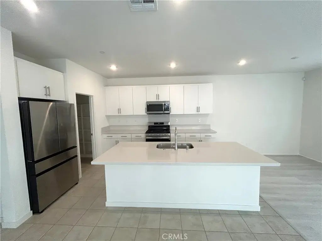 15764 Caterpillar Drive, Fontana