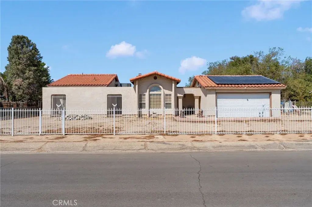 15845 Mossdale, Lancaster