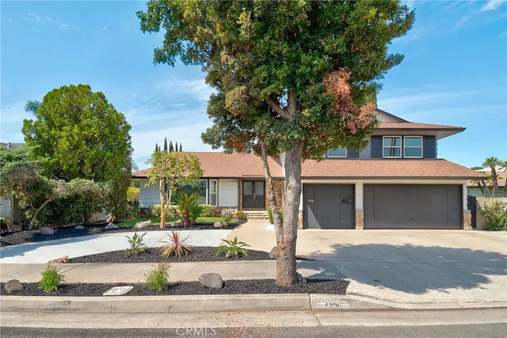 700 Yorba, Orange