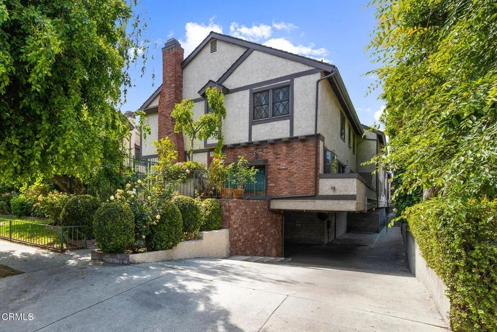 11940 Weddington Street 19, Valley Village