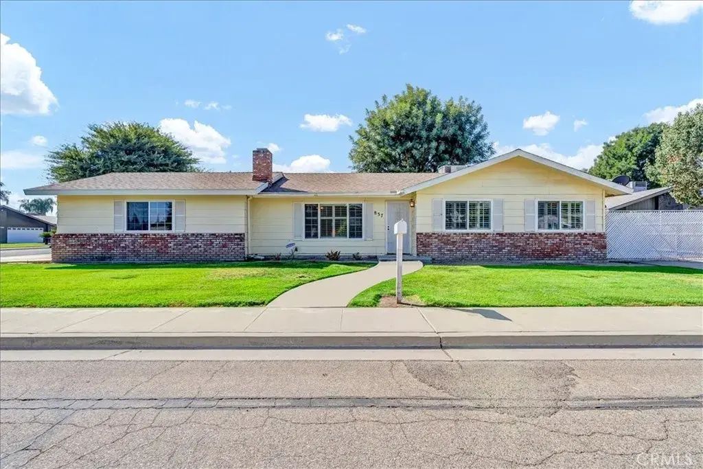 837 E Cambridge Avenue, Visalia