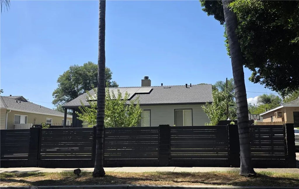 6637 Capps Avenue, Reseda