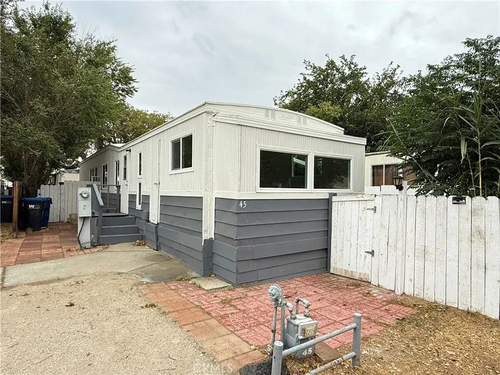 45415 E 28th Street E, Lancaster