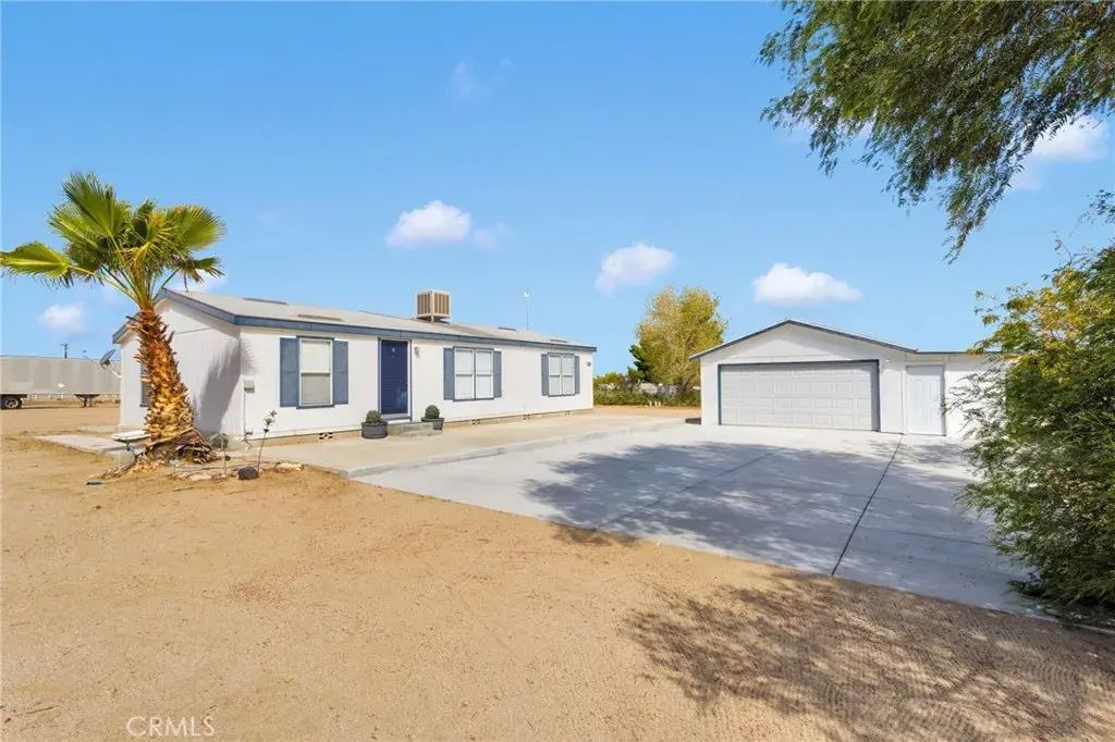13528 Center Lane, Phelan