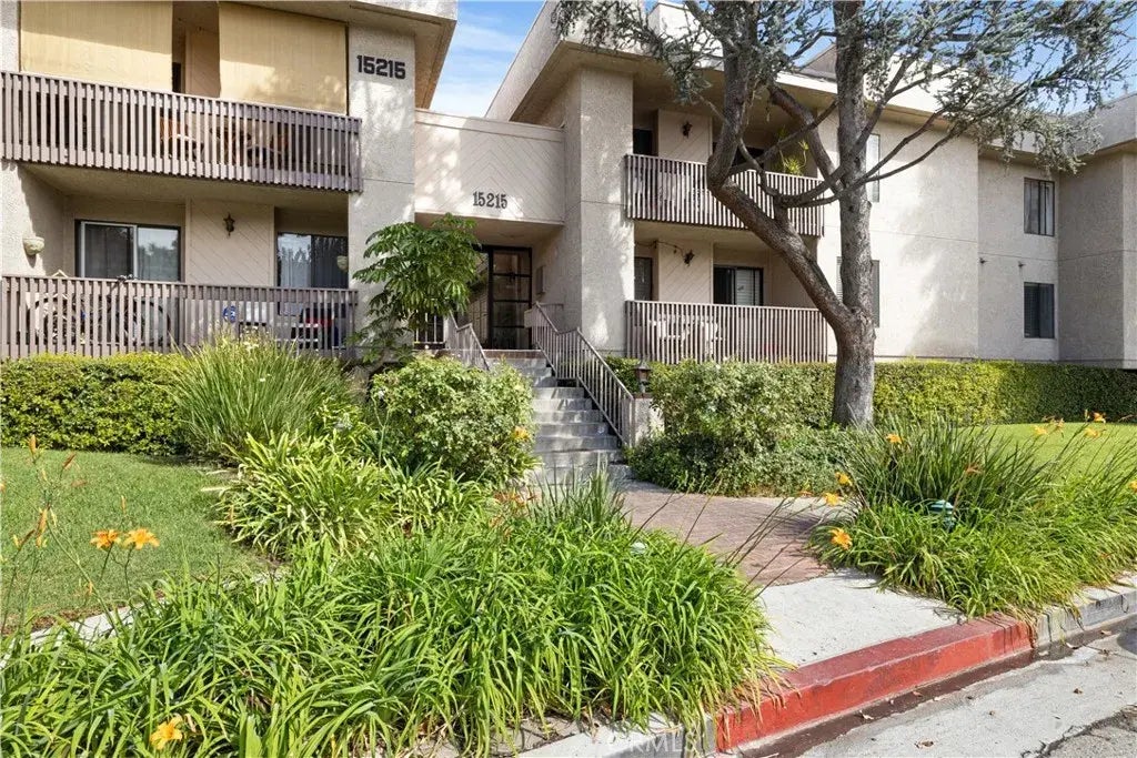 15215 Magnolia Boulevard 102, Sherman Oaks