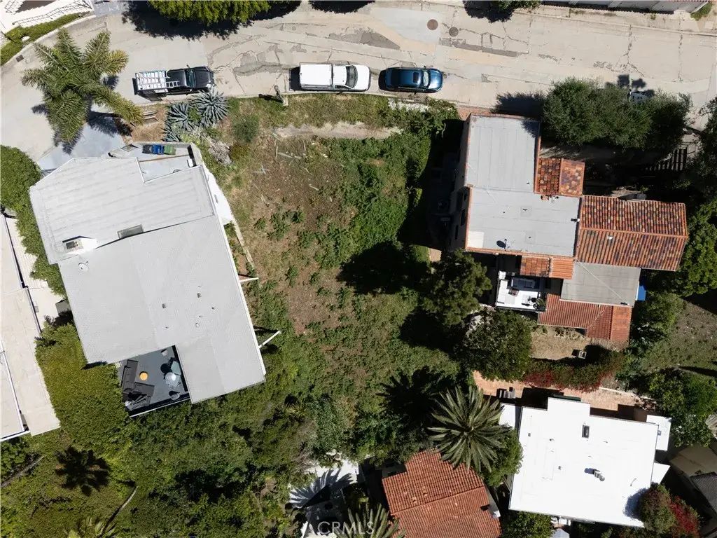 6682 Whitley, Los Angeles