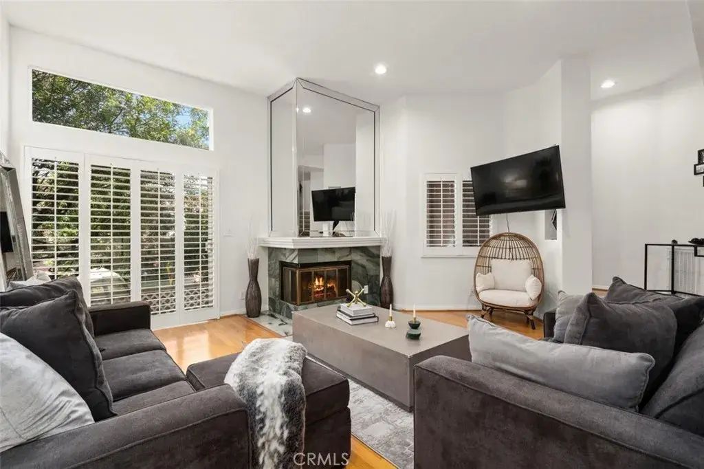 18730 Hatteras Street 46, Tarzana