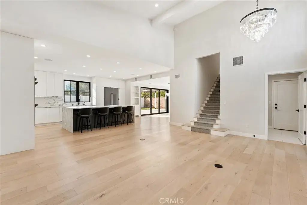 18110 Bromley Street, Tarzana